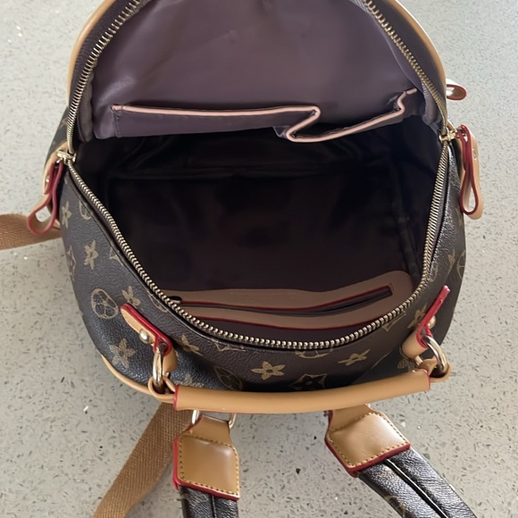 Designer look alike back pack - Picture 10 of 13